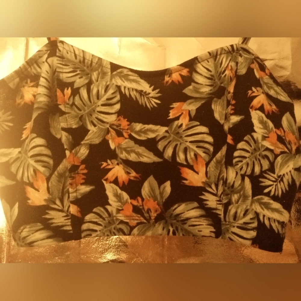 Forever 21 tropical print crop top.